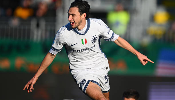 Inter thắng tối thiểu, Napoli bắt đầu run rẩy