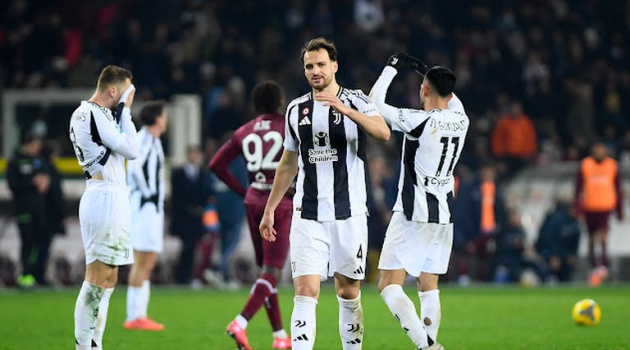 Milan và Juventus đồng loạt rơi điểm tại Serie A