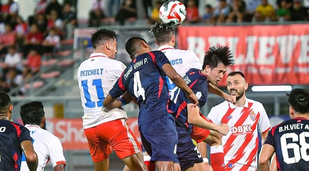 Quang Hải tỏa sáng, CAHN thắng kịch tích khi đối thủ còn 9 người