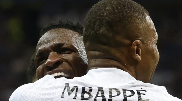 Bị treo giò, Vinicius phản ứng khi Mbappe lập hat-trick