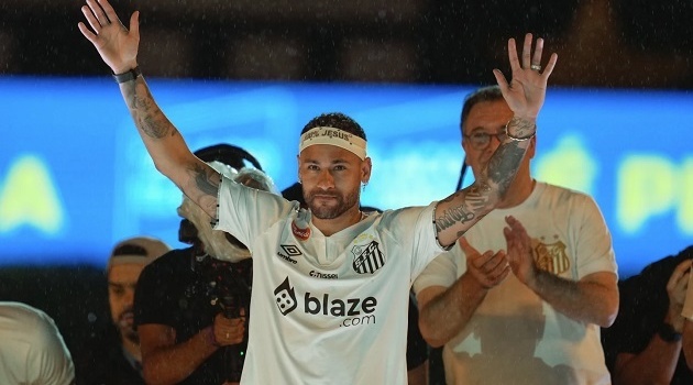 CHÍNH THỨC: 'Hoàng tử' về nhà, Neymar quay lại đội bóng cũ