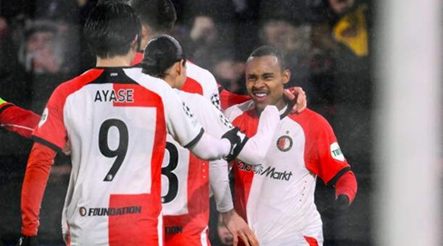 Mike Maignan mắc sai lầm, AC Milan ôm hận trước Feyenoord 