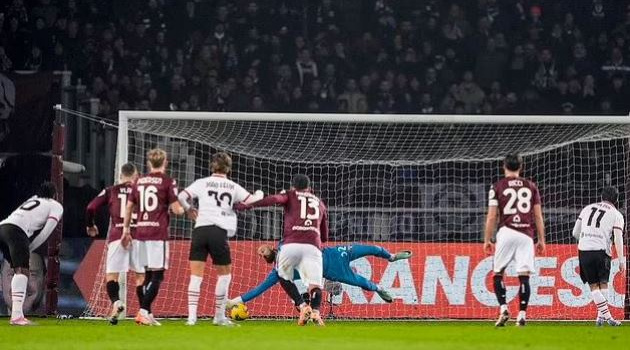 AC Milan lại thua; Inter Milan chễm chệ ở ngôi đầu