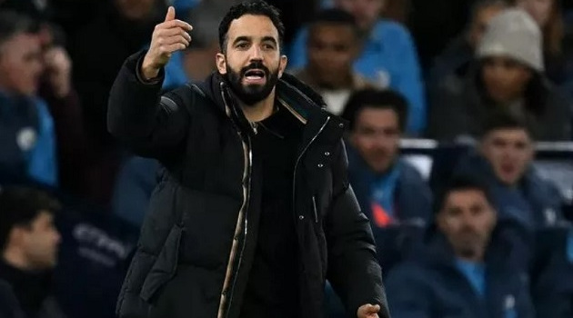 Man Utd thở phào khi trụ cột của đối thủ dính chấn thương