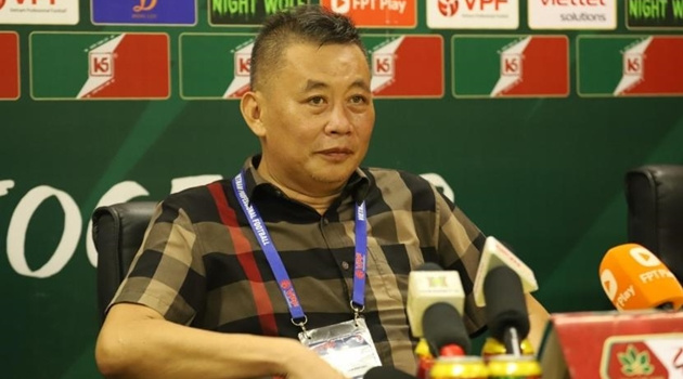 Một huấn luyện viên V-League xin từ chức bất thành