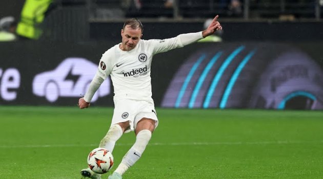 Cú đúp của Mario Gotze giúp Frankfurt loại Ajax khỏi Europa League
