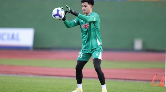 HLV Kim Sang Sik tìm ra thủ môn chất lượng thay Đình Triệu