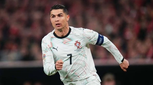 Ronaldo lên tiếng về màn ăn mừng gây tranh cãi của Hojlund