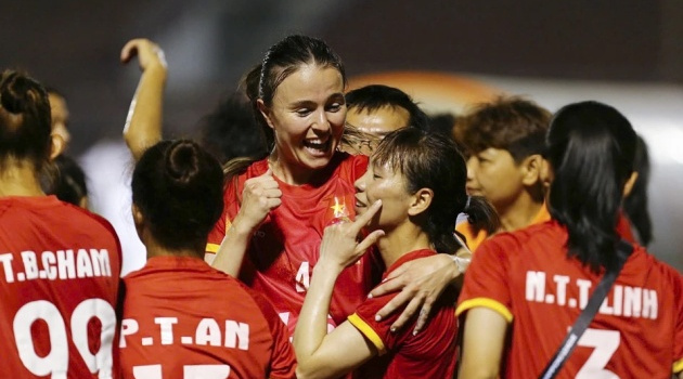 Bóng vàng Việt Nam dính cú đau gò má nhớ đời sau chiến thắng kịch tính 5-4 ở cúp châu Á