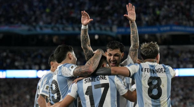 Argentina đánh bại Brazil: Đỉnh cao và vực sâu hiện rõ