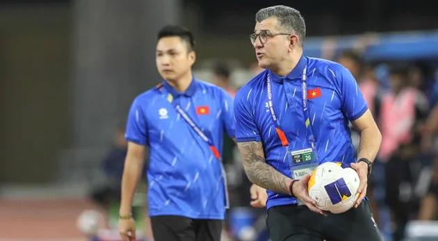 Cristiano Roland - 'Kiến trúc sư' tái thiết thế hệ trẻ bóng đá Việt Nam