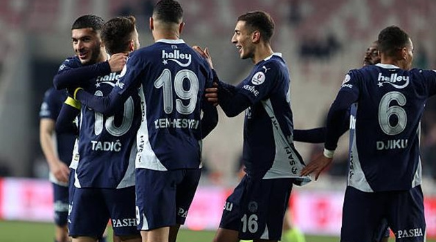 Mourinho thắng 3 trận liên tiếp với Fenerbahce