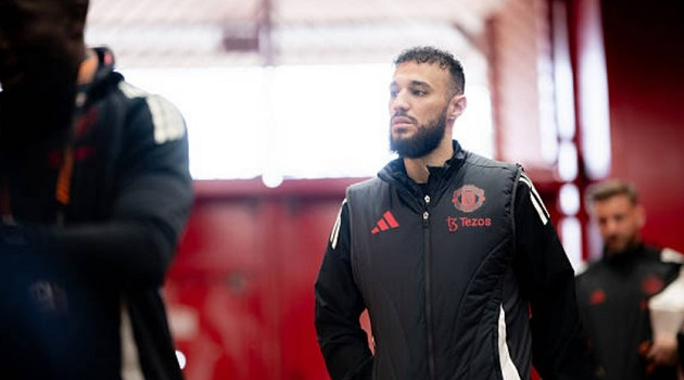 Man United thoát hiểm Europa League, bí ẩn Mazraoui và Lindelof rời sân