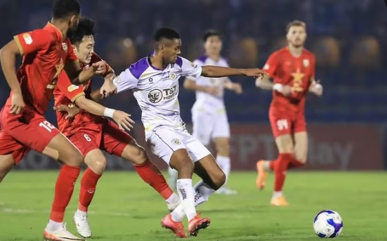 Lý do đằng sau màn ăn mừng của Mainoo