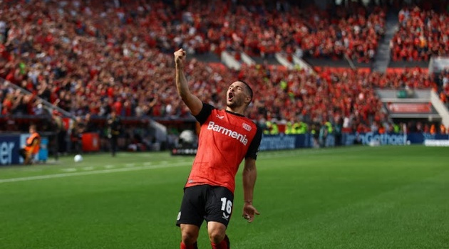 Leverkusen thắng nhẹ Augsburg, khiến Bayern chưa thể vô địch