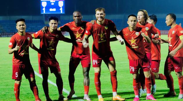 Đại thắng 10 người của Bình Dương, Hà Tĩnh áp sát top 3