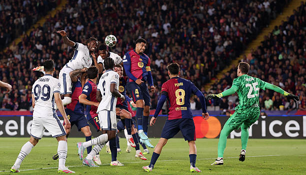 Raphinha vs Dumfries và 3 cuộc chiến định đoạt trận Inter - Barca