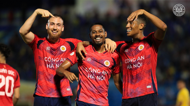 CĐV CAHN ủng hộ Quang Vinh được triệu tập lên tuyển Việt Nam