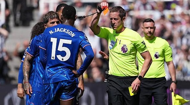 Sai lầm của Jackson nhấn chìm Chelsea tại St. James' Park