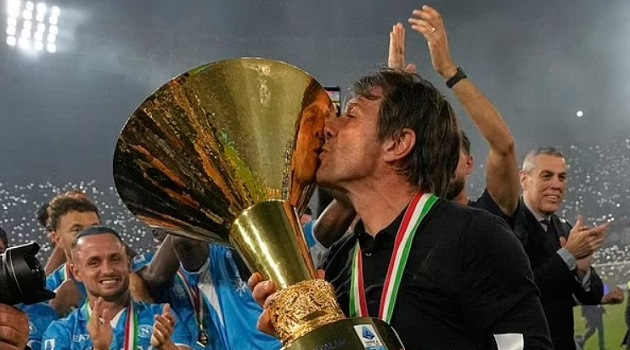 Napoli vô địch Serie A, Conte vẫn chưa hết áp lực