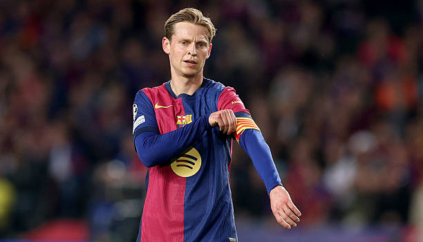 Gió đổi chiều với Frenkie de Jong tại Barcelona