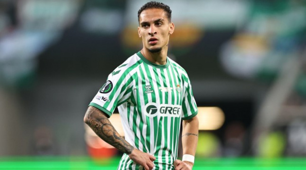 Antony bị chê là bóng ma, nên tránh xa bóng đá Anh