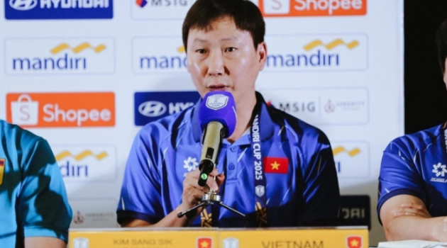 HLV Kim Sang Sik thận trọng dù U23 Việt Nam thắng đậm Lào