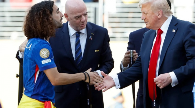 Marc Cucurella “sợ hãi” khi ông Trump gây bối rối tại buổi lễ trao cúp của Chelsea