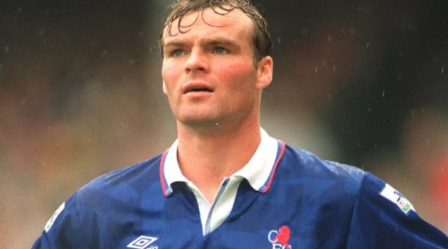 Cựu cầu thủ Chelsea chia tay bóng đá, chuyển qua làm trợ giảng