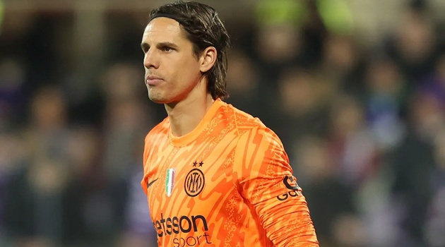 Sommer đối diện nguy cơ mất vị trí trước Martinez tại Inter