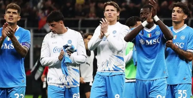 Napoli gục ngã trước Milan: Quyết định tranh cãi của Conte; Modric mỉm cười trước De Bruyne