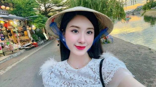 Văn Doanh Nhi: MC trẻ xứ Nghệ, ái nữ nhà Văn Sỹ gây thương nhớ