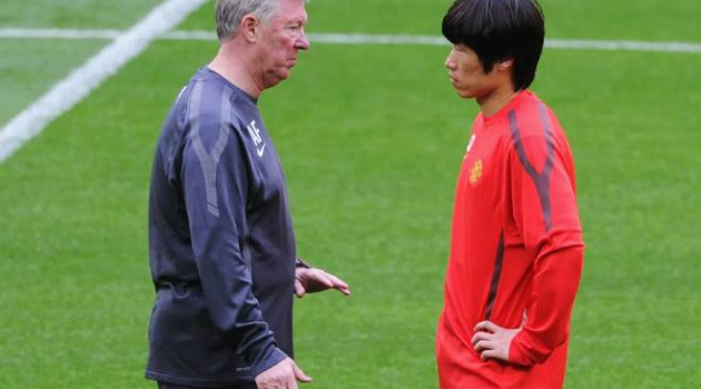 Sir Alex Ferguson khiến huyền thoại MU bật khóc vì quyết định lạnh lùng
