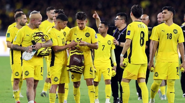 Malaysia được chuyên gia khuyên dừng lại và chấp nhận án phạt từ FIFA