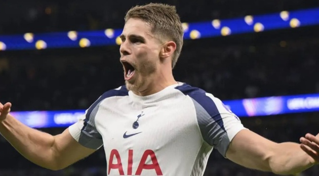 Tottenham tiến gần thỏa thuận giữ chân Van de Ven