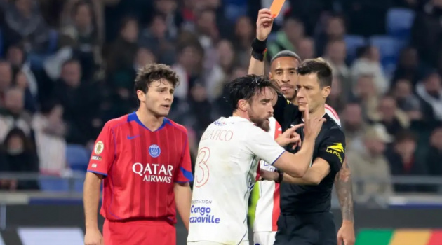 Lyon bất lực, trọng tài được Ligue 1 bênh vực sau trận thua PSG
