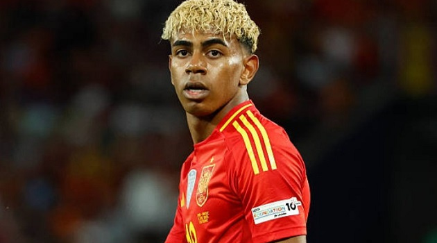 Flick và De la Fuente bất đồng, Yamal kẹt giữa CLB và tuyển