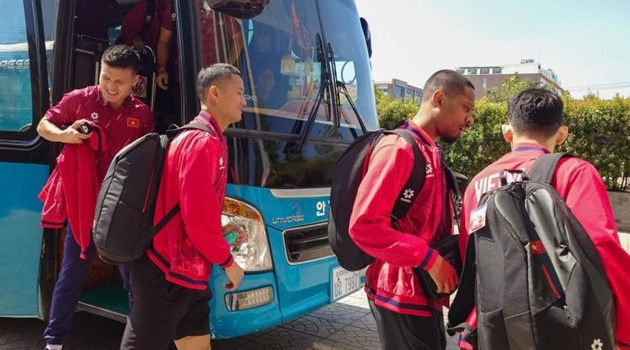 Tuyển Việt Nam đến Lào, khẩn trương chuẩn bị cho trận lượt về