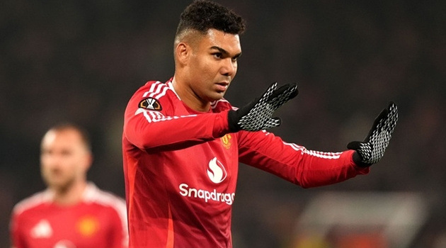 Tin đồn chuyển nhượng tối 25/12: Barcelona liên hệ Murillo; Casemiro cân nhắc rời MU