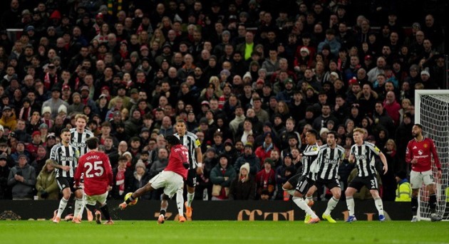 Patrick Dorgu lập siêu phẩm, MU hạ gục Newcastle tại Old Trafford