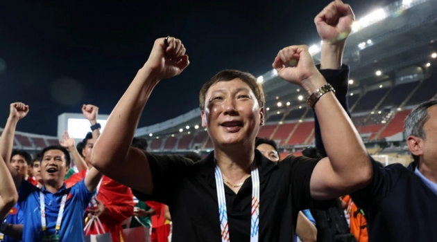 HLV Kim Sang-sik và thầy Park - Ai là đỉnh cao của bóng đá Việt?