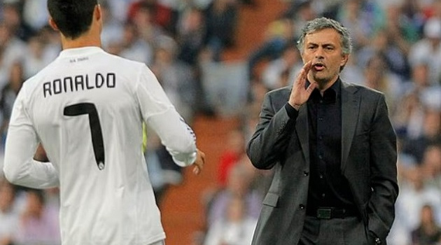 Modric kể chuyện Mourinho khiến Ronaldo bật khóc