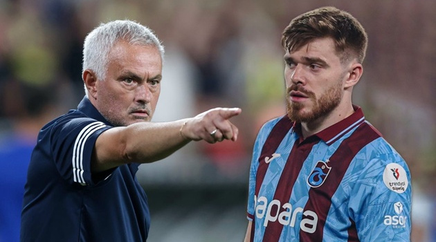 Mourinho phũ phàng bác bỏ tin Benfica mua Batagov