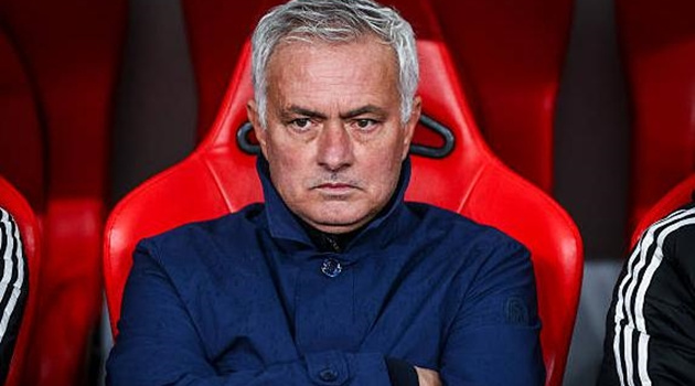 Mourinho tiết lộ cầu thủ Benfica tức giận dù chiến thắng