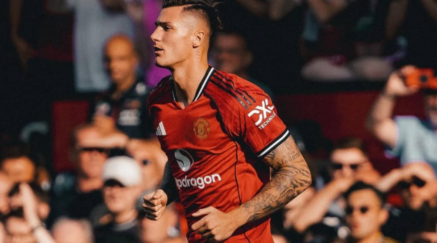 Sesko bỏ lỡ cơ hội khó tin trước khi bị thổi việt vị