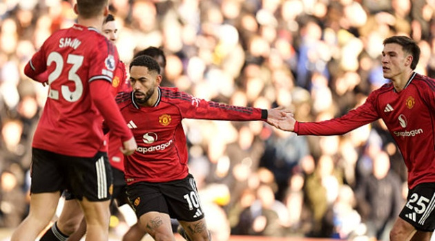 Cunha tỏa sáng giúp Man Utd thoát thua trước Leeds