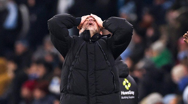 CĐV Arsenal hả hê trước biểu cảm sụp đổ của Pep