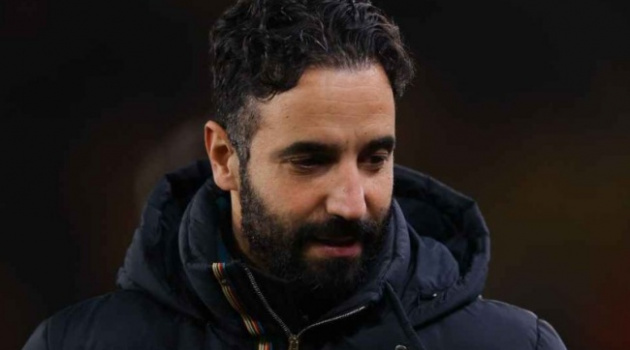 Neville cảnh báo Amorim đi vào vết xe đổ của Maresca