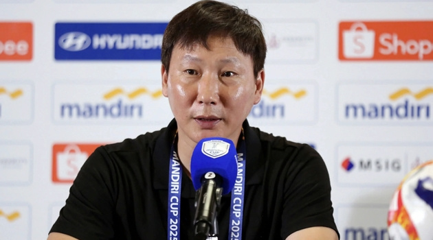 HLV Kim Sang-sik không áp lực trước cái bóng thầy Park