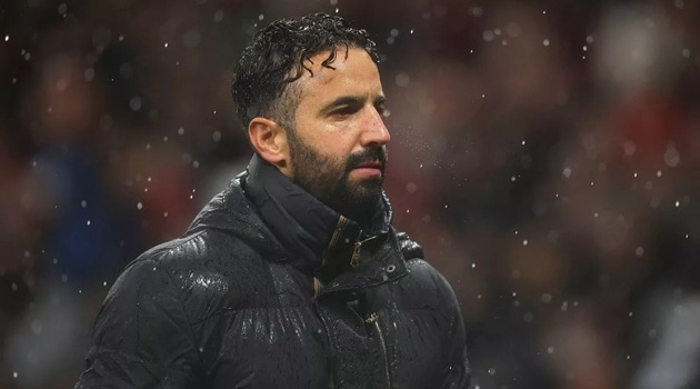 Ferdinand hé lộ sự lạnh nhạt bất thường của Amorim